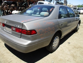 1998 TOYOTA CAMRY LE METALLIC GRAY 2.2L AT 4DR Z15968